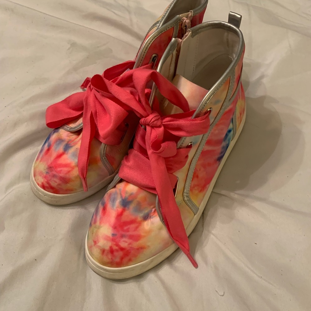 Size 5 high-tops rainbow,  bow and side zipper!